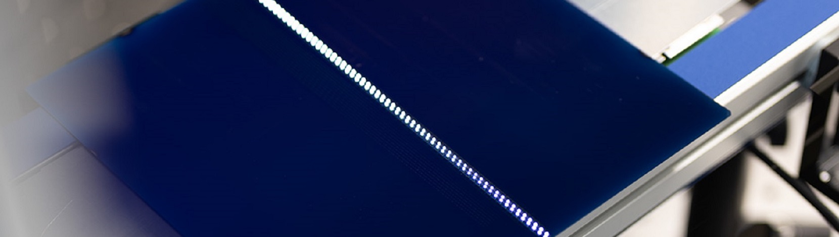 Une installation laser usine les grands wafers à haute vitesse – Electrosuisse